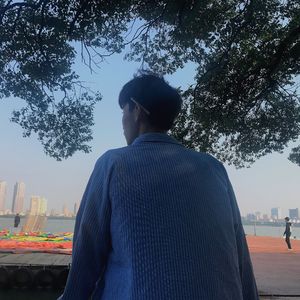 91探花在线播放1区2区3区
